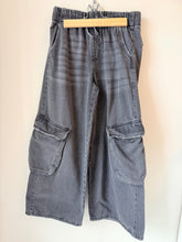Load image into Gallery viewer, Zara Wide Leg Cargo Jeans 11-12
