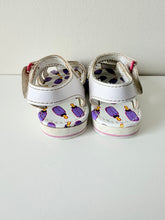 Load image into Gallery viewer, Vintage Baby Tweety Sandals Size 3INF
