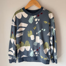 Load image into Gallery viewer, H&amp;M Abstract Crewneck Size 6-8
