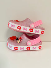 Load image into Gallery viewer, Minnie Light Up Crocs Size 9
