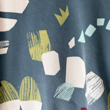 Load image into Gallery viewer, H&amp;M Abstract Crewneck Size 6-8

