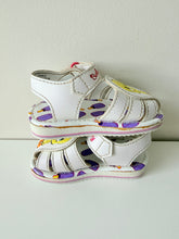 Load image into Gallery viewer, Vintage Baby Tweety Sandals Size 3INF
