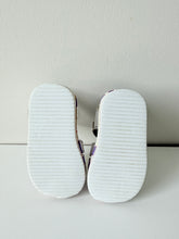 Load image into Gallery viewer, Vintage Baby Tweety Sandals Size 3INF
