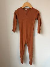 Load image into Gallery viewer, Snuggle Hunny Ribbed Romper Size 2
