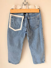 Load image into Gallery viewer, Zara White Detail Jeans Size 3
