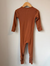 Load image into Gallery viewer, Snuggle Hunny Ribbed Romper Size 2

