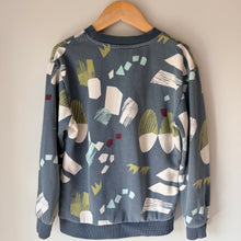 Load image into Gallery viewer, H&amp;M Abstract Crewneck Size 6-8
