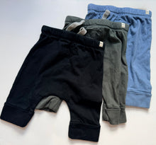 Load image into Gallery viewer, Mini Mioche 3/4 Slouch Pants Lot 12-18M
