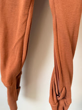 Load image into Gallery viewer, Snuggle Hunny Ribbed Romper Size 2
