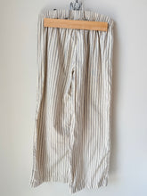 Load image into Gallery viewer, H&amp;M Striped Lightweight Pants Size 7-8
