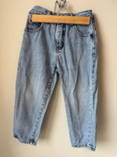 Load image into Gallery viewer, Vintage 90’s Bugle Boy Embroidered Jeans 4T
