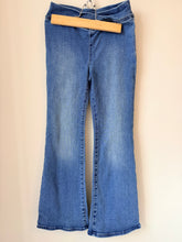 Load image into Gallery viewer, Gap Kids ‘70’s High Rise Flare Jeans Size 8
