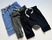 Load image into Gallery viewer, Mini Mioche 3/4 Slouch Pants Lot 12-18M
