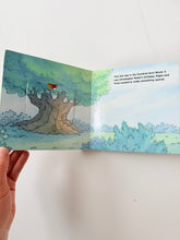 Load image into Gallery viewer, Vintage 1999 Pooh Tree House Book &amp; Finger Puppets
