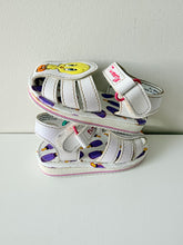 Load image into Gallery viewer, Vintage Baby Tweety Sandals Size 3INF
