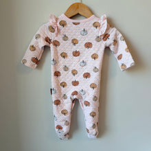 Load image into Gallery viewer, Quilted Pumpkin Footie 6-9M
