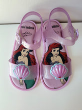 Load image into Gallery viewer, Mini Melissa Mar Sandal Ariel Size 9
