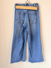 Load image into Gallery viewer, Zara Wide Leg Fray Hem Jeans Size 8
