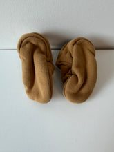 Load image into Gallery viewer, Quincy Mae Booties 6-12M
