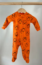 Load image into Gallery viewer, Pumpkin Footie 6M

