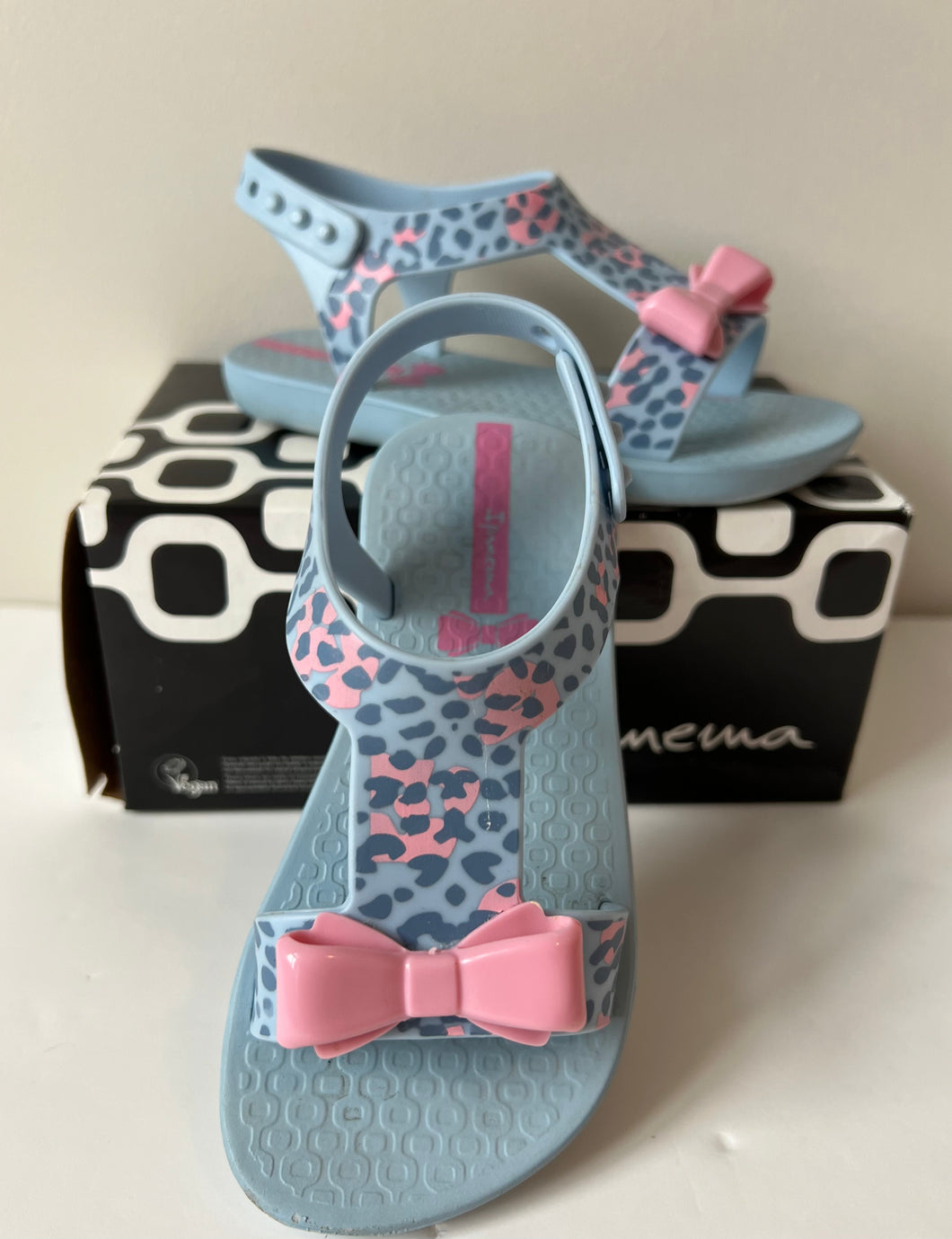 Ipamema Cheetah Bow Sandals Size 6