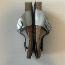 Load image into Gallery viewer, Birkenstock Sandals Size 3 Junior
