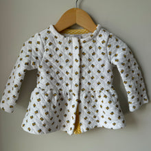 Load image into Gallery viewer, Quitled Floral Button Up 18M
