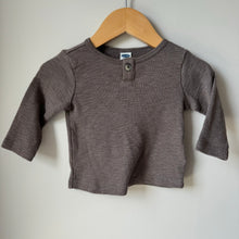 Load image into Gallery viewer, Old Navy Top 3-6M
