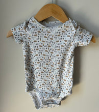 Load image into Gallery viewer, Carrots &amp; Animals Onesie 6M

