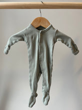 Load image into Gallery viewer, L’oved Baby Footie NB
