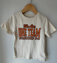 Load image into Gallery viewer, H&amp;M Tee 4-6Y
