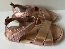 Load image into Gallery viewer, H&amp;M Rose Gold Sandals 7.5C
