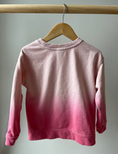 Load image into Gallery viewer, BabyGap Knot Ombre Crewneck Size 5
