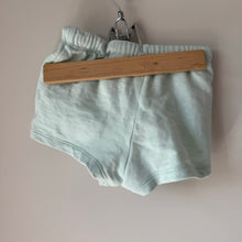 Load image into Gallery viewer, H&amp;M Sweat Short 6-9M
