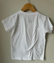 Load image into Gallery viewer, Uniqlo Droids Tee Size 3-4

