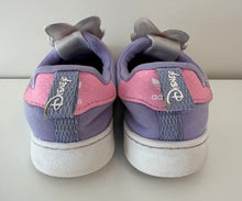 Load image into Gallery viewer, Adidas Daisy Superstars Size 7
