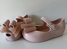 Load image into Gallery viewer, Mini Melissa Sandals Size 7
