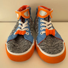 Load image into Gallery viewer, Blippi Hightops Size 9

