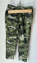 Load image into Gallery viewer, BabyGap Camo Jogger 4Y
