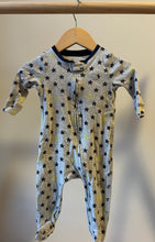 Load image into Gallery viewer, BabyGap Star Footie 6-9M
