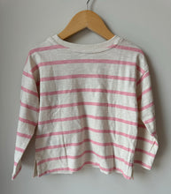 Load image into Gallery viewer, BabyGap x Smiley World Size 4
