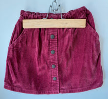 Load image into Gallery viewer, UniQlo Corduroy Skirt Size 5/6
