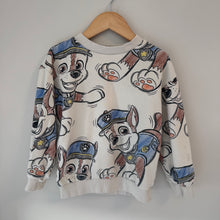 Load image into Gallery viewer, H&amp;M Chase Crewneck 4-6Y
