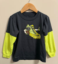 Load image into Gallery viewer, Nike Football Dri-Fit Size 4
