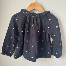 Load image into Gallery viewer, BabyGap Textured Heart Top 3Y
