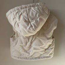 Load image into Gallery viewer, Old Navy Water Resistant Cropped Vest 6/7
