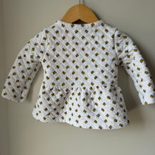 Load image into Gallery viewer, Quitled Floral Button Up 18M

