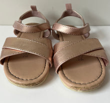Load image into Gallery viewer, H&amp;M Rose Gold Sandals 7.5C
