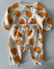 Load image into Gallery viewer, Old Navy Pumpkin Sweat Set 0-3M
