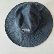 Load image into Gallery viewer, Reversible The North Face Hat 4-5T
